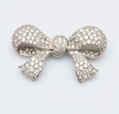 Broche nœud en platine (950 millièmes) entièrement...