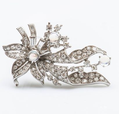 Clip de revers bouquet en or gris 18 carats...