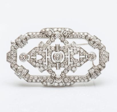 Broche plaque en platine (950 millièmes)...