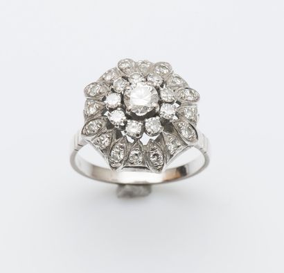 Bague fleur en or jaune 18 carats (750 millièmes)...
