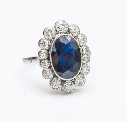 Bague fleur en platine (950 millièmes) sertie...