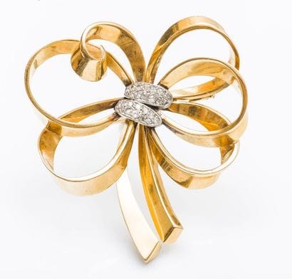 Broche nœud en jaune 18 carats (750 millièmes)...