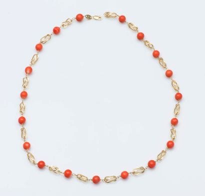 Collier en or jaune 18 carats (750 millièmes)...