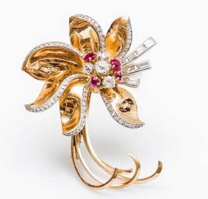 Broche fleur en or jaune 18 carats (750 millièmes)...