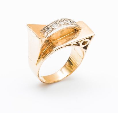 Bague tank à deux ressauts en or 18 carats...