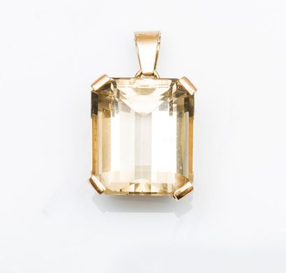 Pendentif en or jaune 18 carats (750 millièmes)...