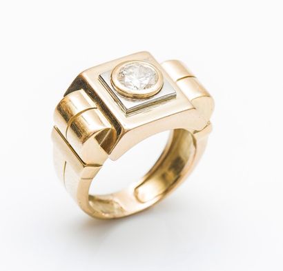 Bague tank en or jaune et or gris 18 carats...