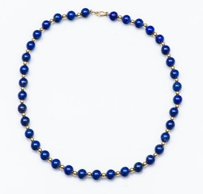 Collier chocker composé d’une alternance...