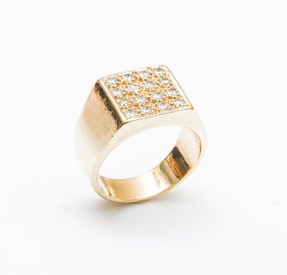 Bague de forme chevalière en or jaune 18...