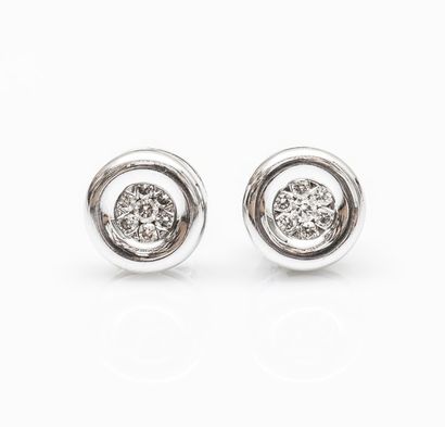Paire de puces d’oreilles en platine (950...