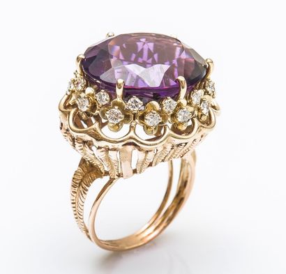 Importante bague en or jaune 18 carats (750...
