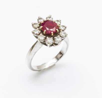 Bague fleur en or gris 18 carats (750 millièmes)...