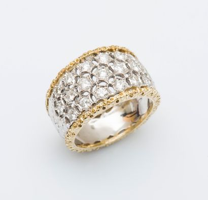 BUCCELLATI

Bague jonc en or gris 18 carats...