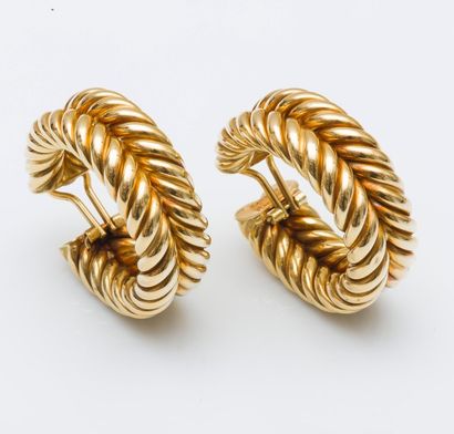 CARTIER ITALY

Paire de créoles en or jaune...
