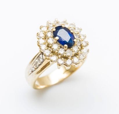 Bague fleur en or jaune 18 carats (750 millièmes)...
