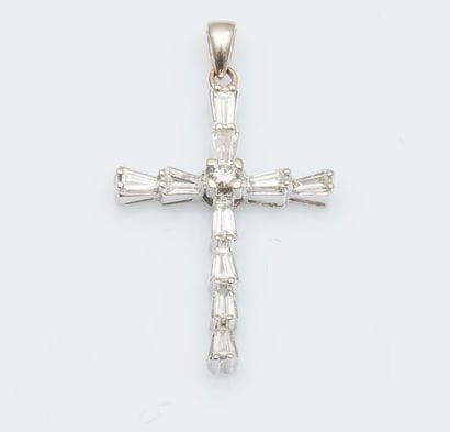 Pendentif croix en or gris 18 carats (750...