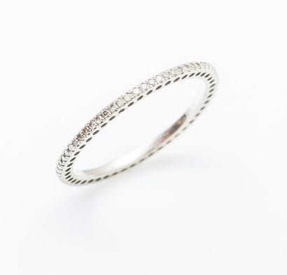 Fine alliance américaine en or gris 9 carats...