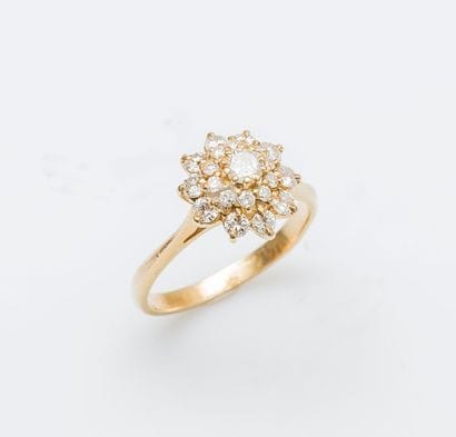 Bague fleur en or jaune 18 carats (750 millièmes)...