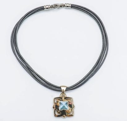 BULGARI

Collier «Pyramide» formé de trois...