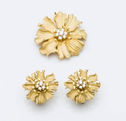 TIFFANY & CO

Parure fleur en or jaune 18...