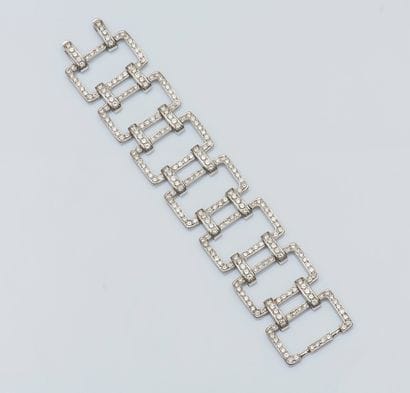 Large bracelet articulé en or gris 18 carats...