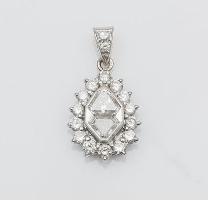 Pendentif en or gris 18 carats (750 millièmes)...