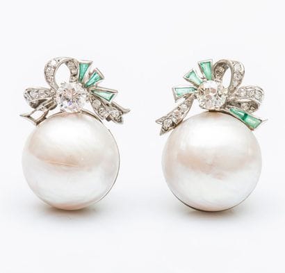 Paire de boucles d’oreilles en or gris 18...