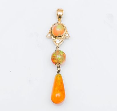 VAN CLEEF & ARPELS

Pendentif en or jaune...
