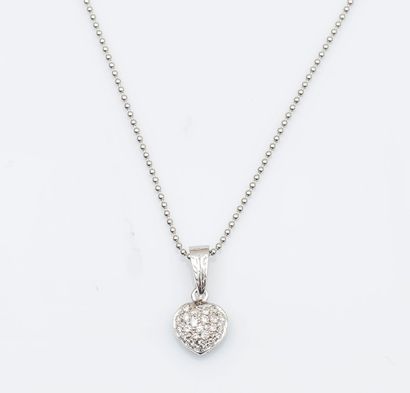 Collier en or gris 18 carats (750 millièmes)...