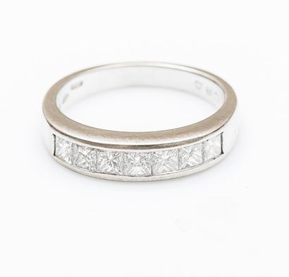 Demi alliance en or gris 18 carats (750 millièmes)...