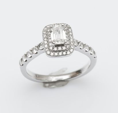 Bague en platine (950 millièmes), le chaton...