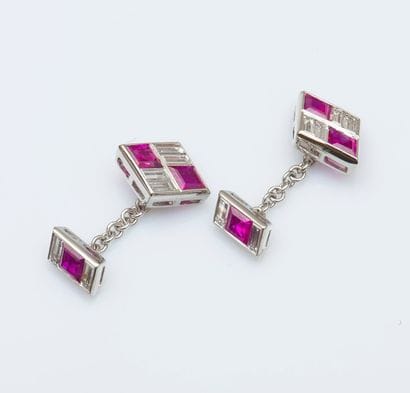 Paire de boutons de manchettes en platine...