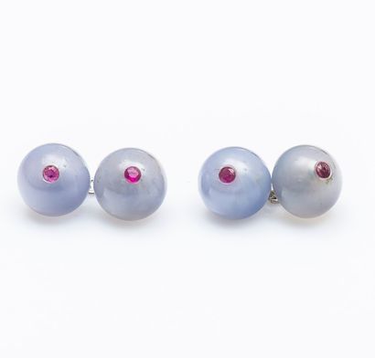Paire de boutons de manchettes en or gris...
