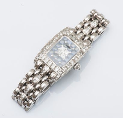 JAHAN

Montre bracelet de forme tonneau en...