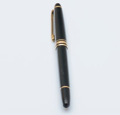 MONTBLANC

Stylo plume Meisterstuck en résine...