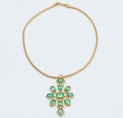 Collier dans le goût byzantine en or jaune...