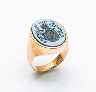 Chevalière en or jaune 18 carats (750 millièmes)...