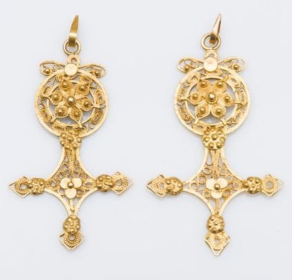 Paire de pendentif en forme de croix du sud...