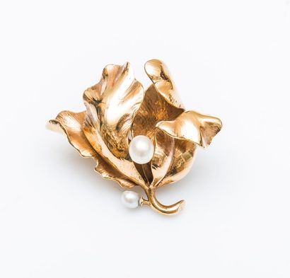 Broche fleur en or jaune 18 carats (750 millièmes)...