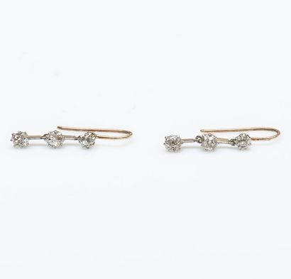 Paire de dormeuses en or rose 9 carats (375...
