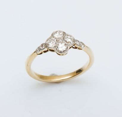 Bague fleur en or jaune 18 carats (750 millièmes)...