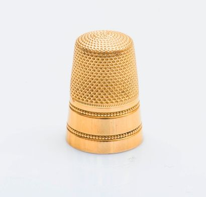 Dé en or jaune 18 carats (750 millièmes)...