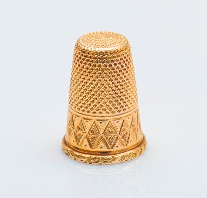 Dé en or jaune 18 carats (750 millièmes)...