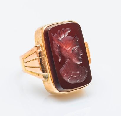 Chevalière en or jaune 18 carats (750 millièmes)...