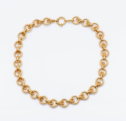 Collier ras du cou en or jaune 18 carats...
