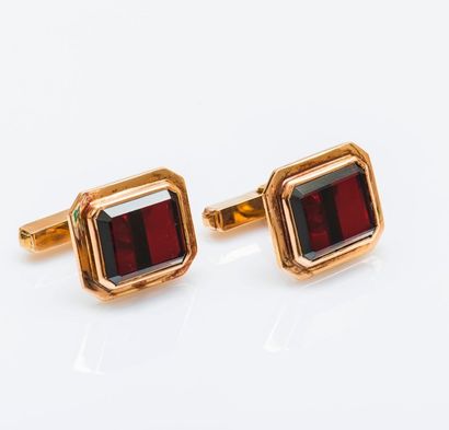 Paire de boutons de manchettes en or jaune...