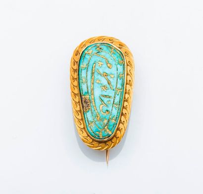 Broche de forme oblongue en or jaune 18 carats...