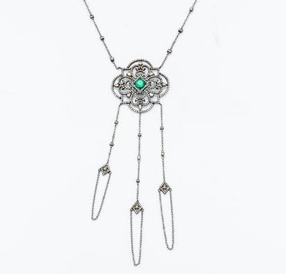 Pendentif en argent (925 millièmes) formé...