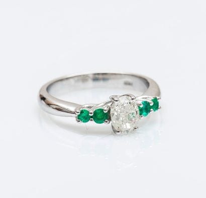 Bague en or gris 18 carats (750 millièmes)...