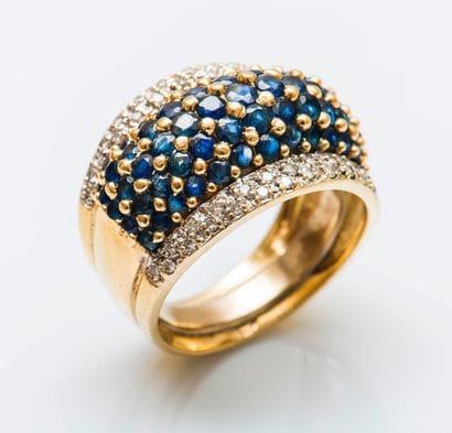 Bague bandeau bombée en or jaune 18 carats...